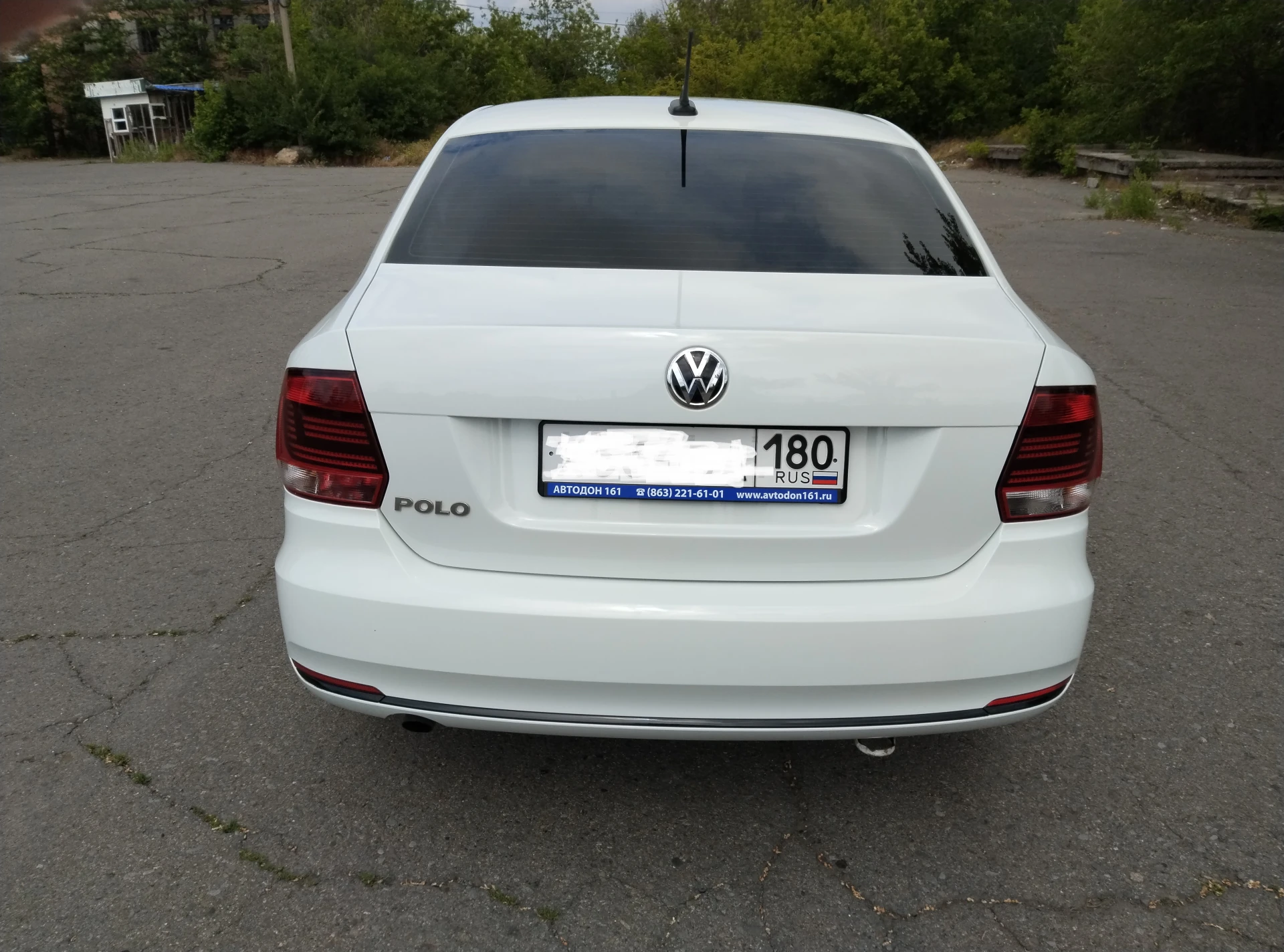 Volkswagen polo 2018 белого цвета в хорошем состоянии, двигатель 1.6, 90 л. с. пробег 123700 км. цена 930000 р. +79495367068 - фотография - 2
