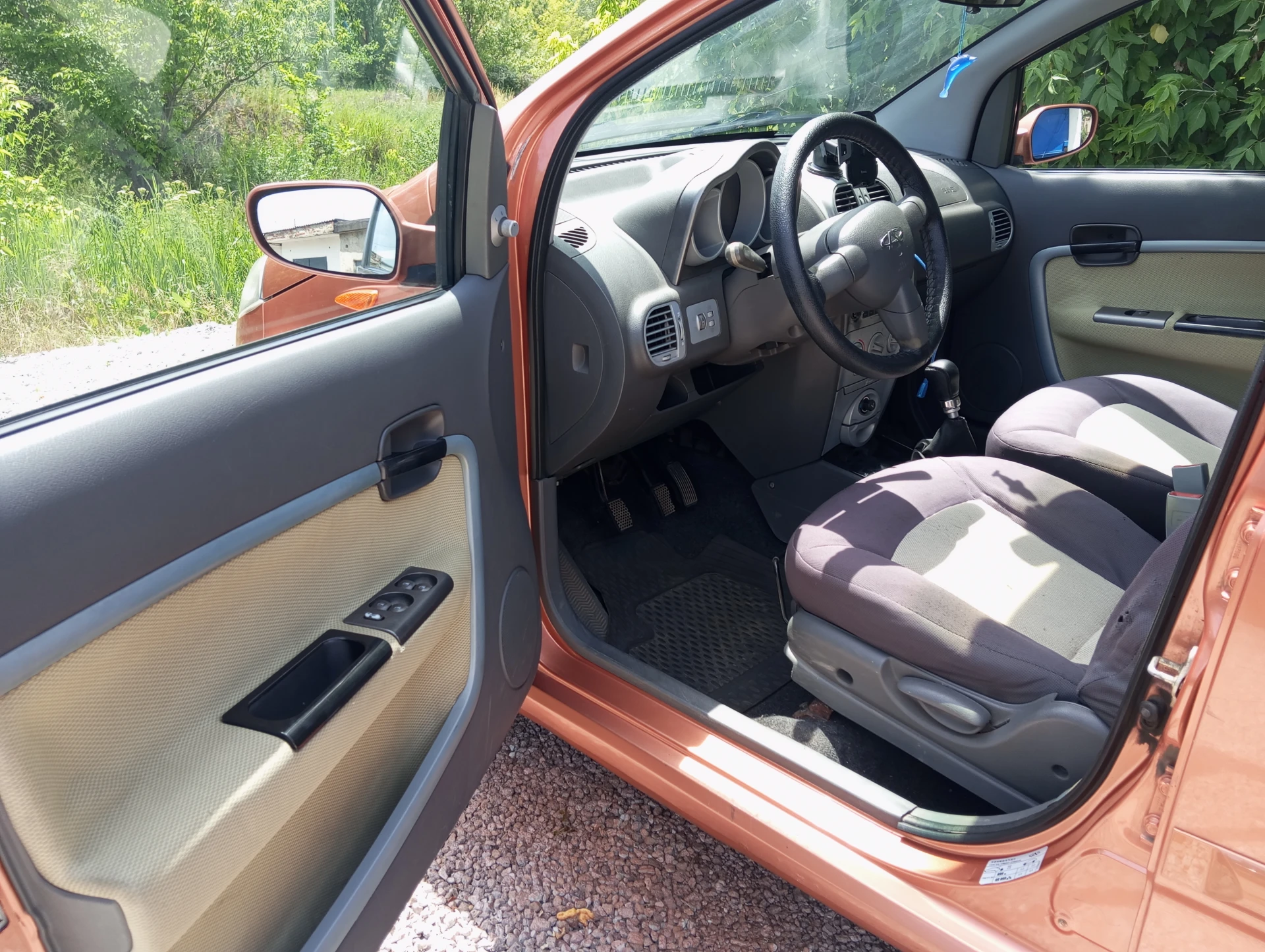 Продам chery s12 kimo 2008г. 1.3 бензин, родной пробег: 143т. авто местное, не пригон! была в одних руках. в хорошем состоянии, не бита в родном окрасе, стекла в родне. дно, пороги, стаканы все целое. гаражное хранение! двигатель шепчет, кпп подвеска все отлично, в общем сел и поехал! abs, airbag, гур, эл/стекла-зеркала, кондиционер рабочий холодит, ц/замок- сигнализация, штат. магнитола и т. д. хорошее авто на свои деньги! местный учет, документы в порядке! ц: 250.000р. енакиево. +79493652755. - фотография - 7