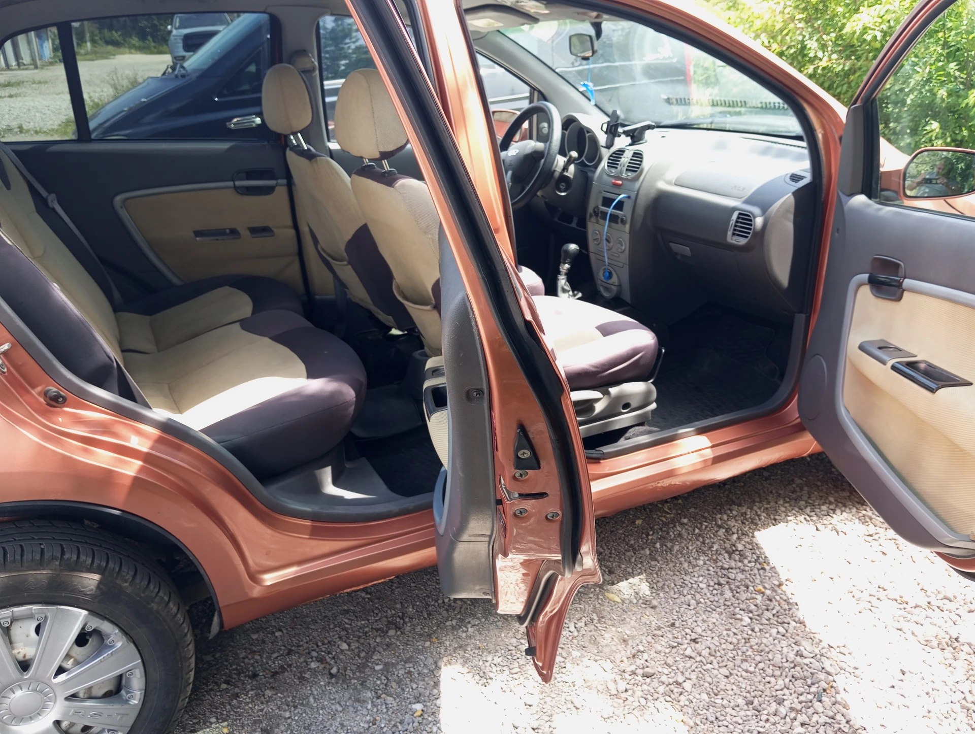 Продам chery s12 kimo 2008г. 1.3 бензин, родной пробег: 143т. авто местное, не пригон! была в одних руках. в хорошем состоянии, не бита в родном окрасе, стекла в родне. дно, пороги, стаканы все целое. гаражное хранение! двигатель шепчет, кпп подвеска все отлично, в общем сел и поехал! abs, airbag, гур, эл/стекла-зеркала, кондиционер рабочий холодит, ц/замок- сигнализация, штат. магнитола и т. д. хорошее авто на свои деньги! местный учет, документы в порядке! ц: 250.000р. енакиево. +79493652755. - фотография - 8