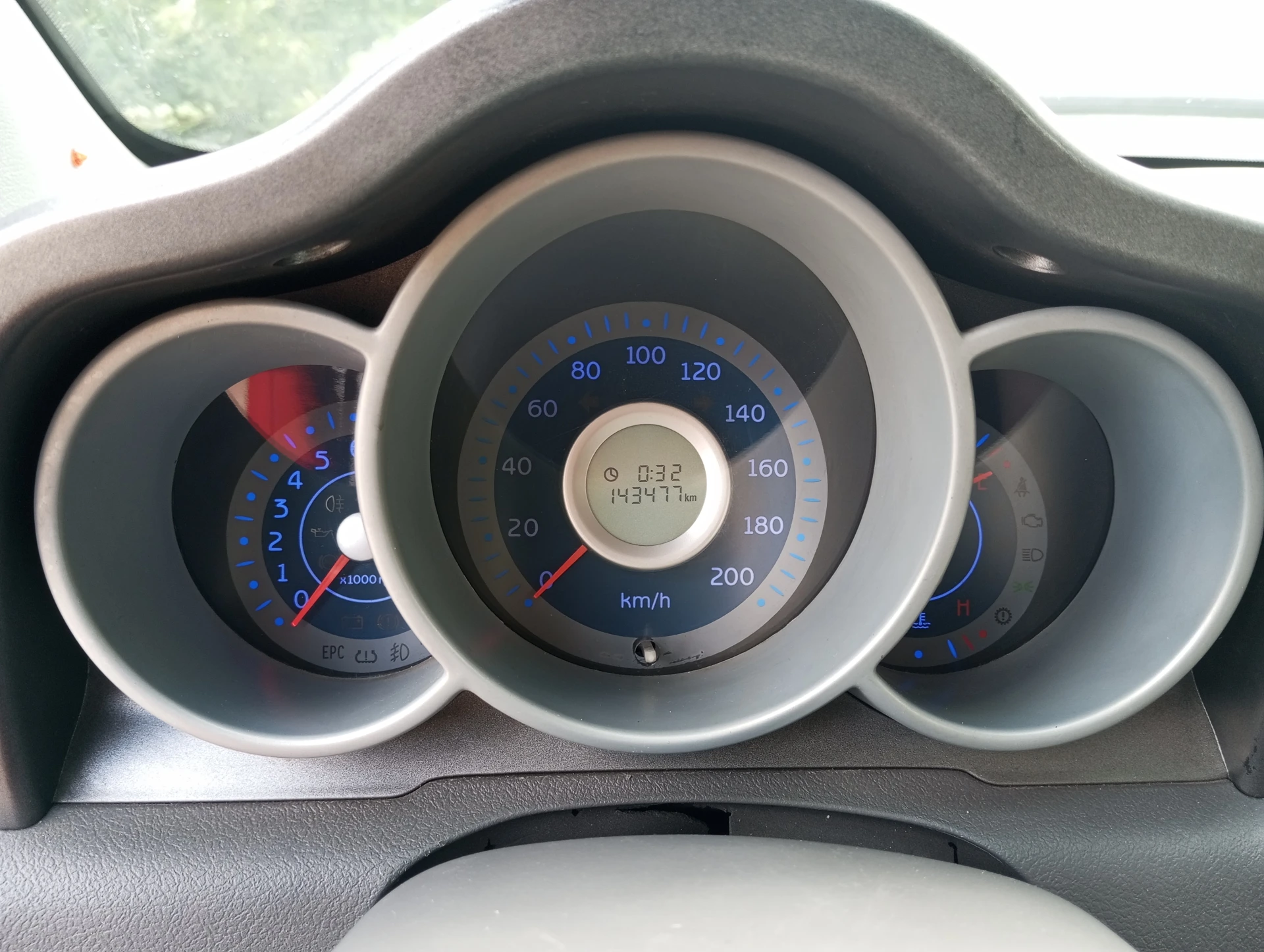 Продам chery s12 kimo 2008г. 1.3 бензин, родной пробег: 143т. авто местное, не пригон! была в одних руках. в хорошем состоянии, не бита в родном окрасе, стекла в родне. дно, пороги, стаканы все целое. гаражное хранение! двигатель шепчет, кпп подвеска все отлично, в общем сел и поехал! abs, airbag, гур, эл/стекла-зеркала, кондиционер рабочий холодит, ц/замок- сигнализация, штат. магнитола и т. д. хорошее авто на свои деньги! местный учет, документы в порядке! ц: 250.000р. енакиево. +79493652755. - фотография - 9