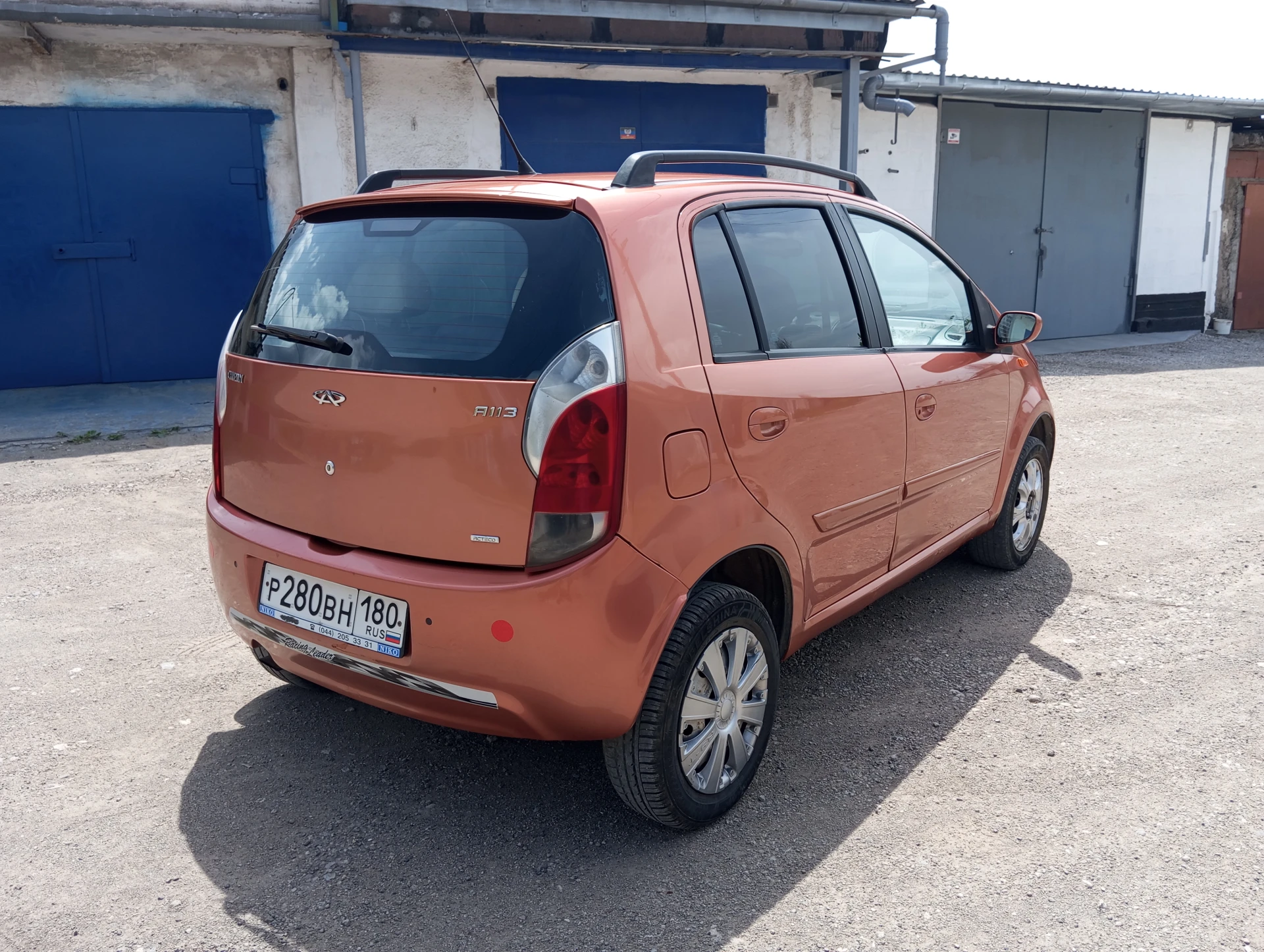Продам chery s12 kimo 2008г. 1.3 бензин, родной пробег: 143т. авто местное, не пригон! была в одних руках. в хорошем состоянии, не бита в родном окрасе, стекла в родне. дно, пороги, стаканы все целое. гаражное хранение! двигатель шепчет, кпп подвеска все отлично, в общем сел и поехал! abs, airbag, гур, эл/стекла-зеркала, кондиционер рабочий холодит, ц/замок- сигнализация, штат. магнитола и т. д. хорошее авто на свои деньги! местный учет, документы в порядке! ц: 250.000р. енакиево. +79493652755. - фотография - 4