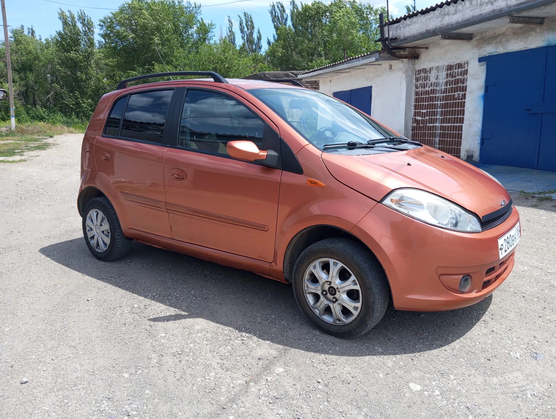 Продам chery s12 kimo 2008г. 1.3 бензин, родной пробег: 143т. авто местное, не пригон! была в одних руках. в хорошем состоянии, не бита в родном окрасе, стекла в родне. дно, пороги, стаканы все целое. гаражное хранение! двигатель шепчет, кпп подвеска все отлично, в общем сел и поехал! abs, airbag, гур, эл/стекла-зеркала, кондиционер рабочий холодит, ц/замок- сигнализация, штат. магнитола и т. д. хорошее авто на свои деньги! местный учет, документы в порядке! ц: 250.000р. енакиево. +79493652755. - фотография - 3