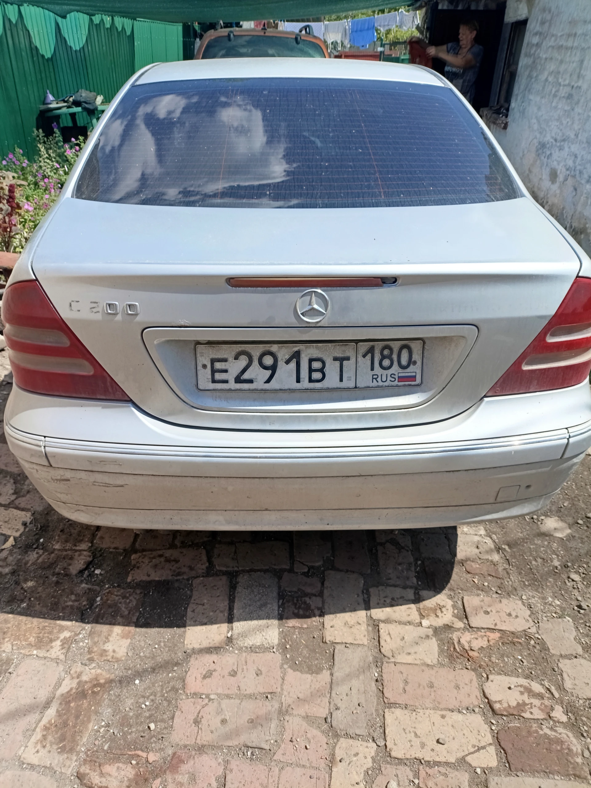 Мерседес ц200 2003год, автомат газ бензин,550000 +торг. +79490779023 или +79493798824. - фотография - 3