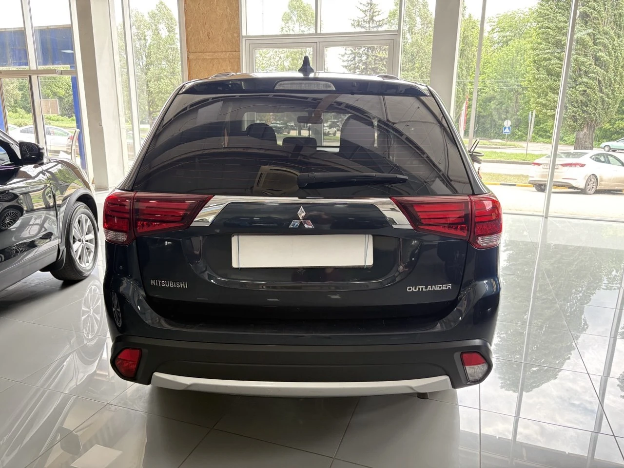 Автомобиль mitsubishi outlander 2018г. Переднеприводный
Двс 2.0 л. , 146 л. С.
Пробег 131000км
Кпп вариатор
В комплектации abs, полный эл. Пакет, эл. Ст. Подъемники, климат контроль однозонный, датчик света, кондиционер, камера заднего обзора, видеорегистратор, диски r18
Авто обслужен, вложений не требует!
Цена 1 950 000 руб.
Авто находится в автосалоне hyundai, г. Макеевка, донецкое шоссе, 140
Консультации по тел. +7 949 518-24-98 - фотография - 10