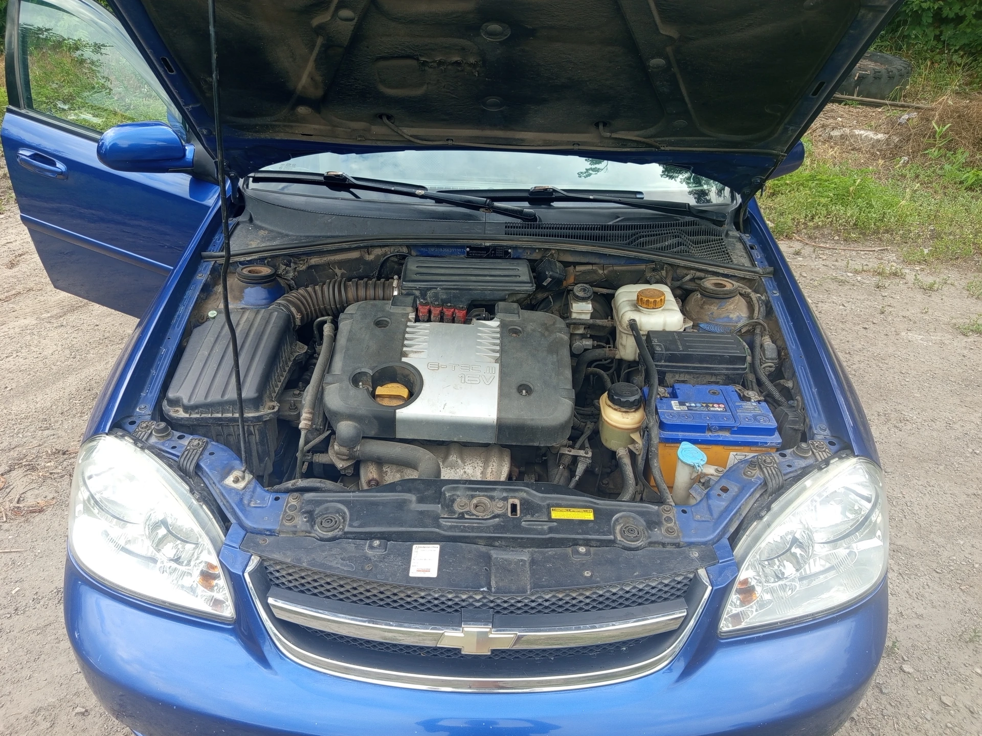 Продам chevrolet lacetti свой личный автомобиль. Ухоженный, в хорошем состоянии. Хорошая комплектация с климат контролем, полный комплект стеклоподъемников с доводчиками, датчик дождя и тд. Отличный двигатель 1.8, масло не берет от замены до замены. Пробег 300000 км, 122 л. С. , передний привод, механика. Установлено гбо, работает отлично как на бензине, так и на пропане. Есть косметические окрасы арок и низа дверей. Авто обработано антикором, пороги гравитексом, скрытые полости мовилем. Своевременно обслуживался. Есть сервисная книжка. Оригинальный птс. В салоне не курили. Зимняя резина в комплекте. Полный комплект ключей и документов. Обмен не интересует. Цена 650000 руб, +79493819267 - денис. - фотография - 8