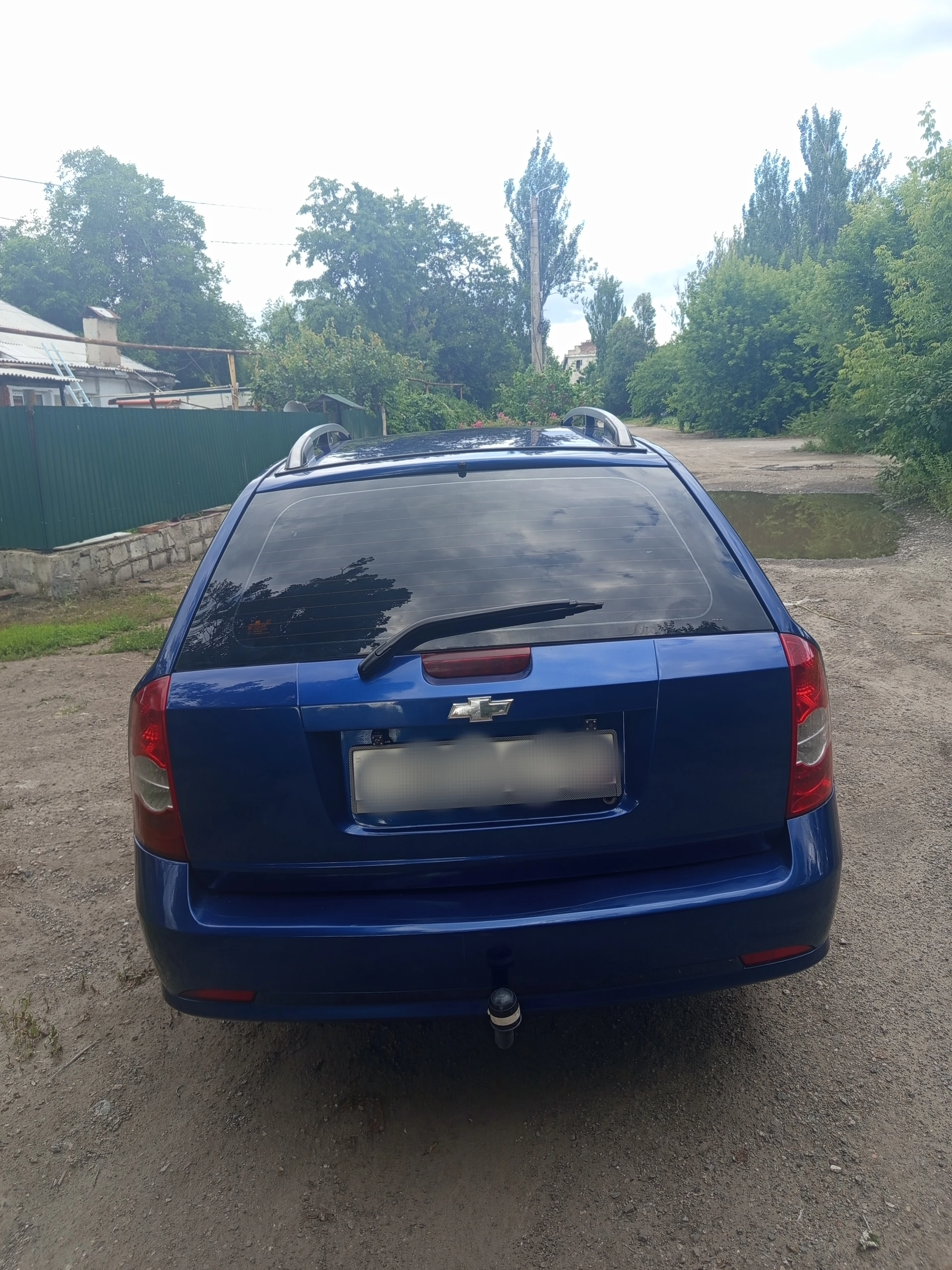 Продам chevrolet lacetti свой личный автомобиль. Ухоженный, в хорошем состоянии. Хорошая комплектация с климат контролем, полный комплект стеклоподъемников с доводчиками, датчик дождя и тд. Отличный двигатель 1.8, масло не берет от замены до замены. Пробег 300000 км, 122 л. С. , передний привод, механика. Установлено гбо, работает отлично как на бензине, так и на пропане. Есть косметические окрасы арок и низа дверей. Авто обработано антикором, пороги гравитексом, скрытые полости мовилем. Своевременно обслуживался. Есть сервисная книжка. Оригинальный птс. В салоне не курили. Зимняя резина в комплекте. Полный комплект ключей и документов. Обмен не интересует. Цена 650000 руб, +79493819267 - денис. - фотография - 4