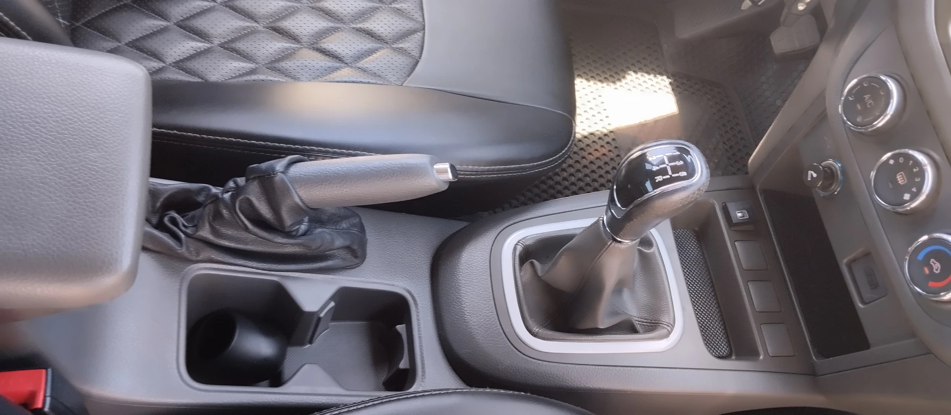Продам chery e5, 1,5 бензин, газ 109 л. С. Родной пробег 186300 в такси не была. В отличном состоянии, полностью обслужена.
Газ (вписан в паспорт). Комплектация комфорт (кондиционер, абс, доводчики стекл, электрорегулировка зеркал, обогрев зеркал,
Стеклоподьемники, 2 din-магнитола) салон в отличном состоянии (экокожа).
Подробная информация по телефону +79493972334
Цена 530000р. Торг уместен у капота. - фотография - 8