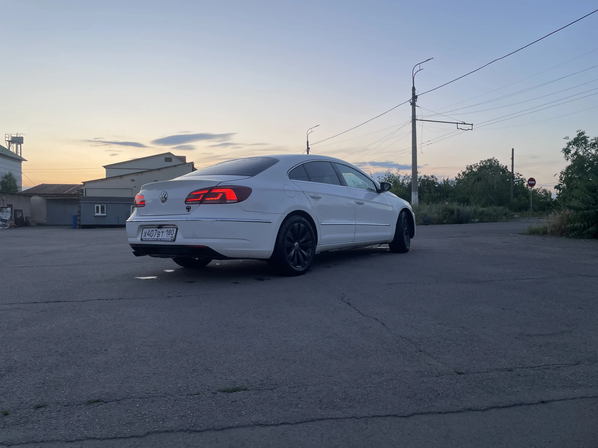 Passat cc 2012 рестайлинг, 1.8 tsi, мкпп
Состояние хорошее, вложений не требует. 40 000 км назад — капитальный ремонт двигателя.
Сделано: цепи, помпа, термостат, квкг, датчики, свечи/катушки, тнвд, топливная станция; полностью перебрана ходовка, новые тормозные диски и суппорта, рейка обслужена, новое сцепление и маховик.
В салоне: магнитола teyes + контурная подсветка.
По кузову: есть мелкие жизненные моменты по лкп — не критично, без гнили.
Пробег: 270.000км.
Цена: 1.250🍋
Осмотр в удобное время, возможен торг.
+79494527428
Пишите/звоните! - фотография - 3