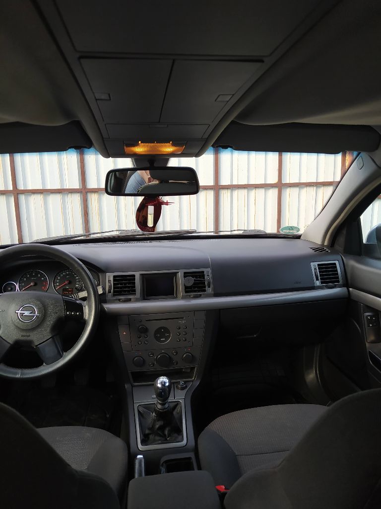 Купить opel vectra c signum 2003г. 2.2 бензин. механическая 5 ступенчатая  коробка передач, двух зонный климат, датчик света и дождя. кондиционер  нужно...